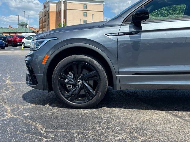 Used 2023 Volkswagen Tiguan SE R-Line AWD/4WD image 5