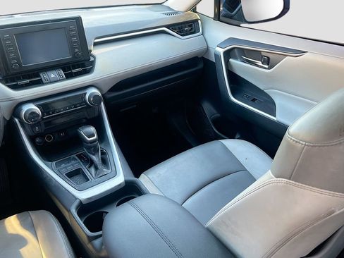 Used 2019 Toyota RAV4 XLE Premium image 23