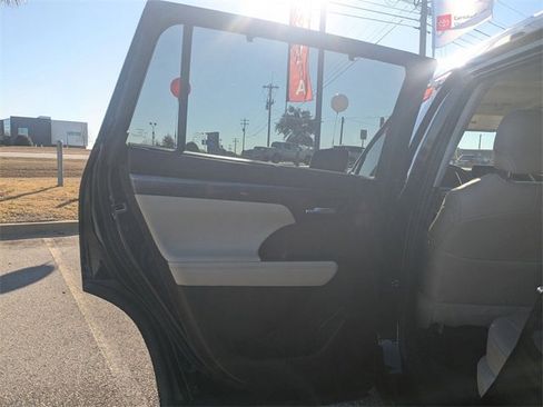 Certified 2022 Toyota Highlander Limited image 26