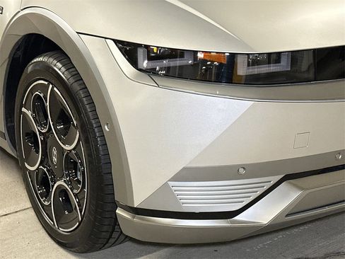 Used 2024 Hyundai Ioniq 5 Limited image 12