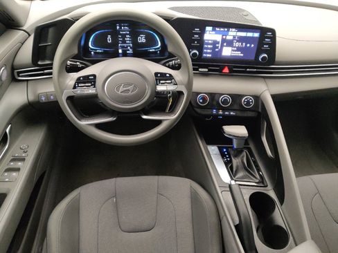 Used 2025 Hyundai Elantra SE FWD image 22