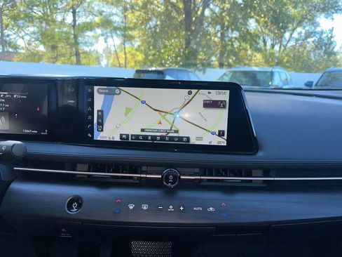 Used 2023 Nissan Ariya AWD image 37