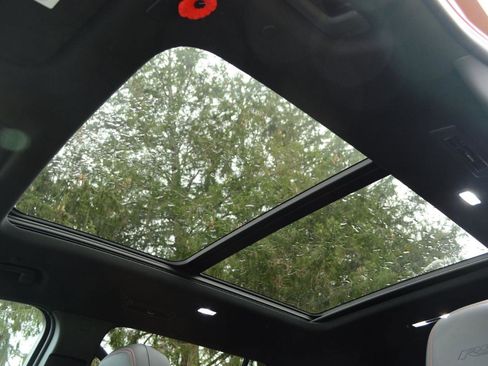 Used 2024 Chevrolet Traverse RS image 26