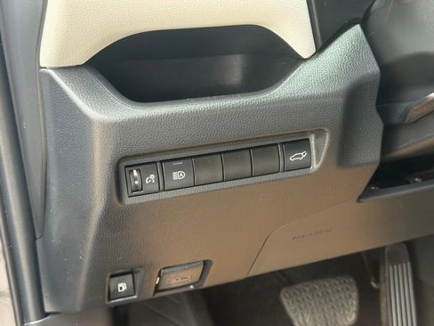 Used 2022 Toyota RAV4 XLE w/ Convenience Package AWD/4WD image 24