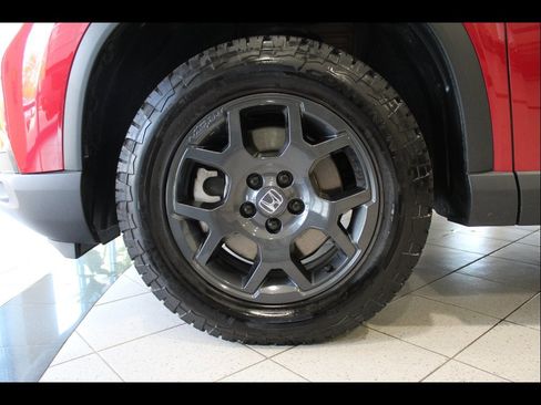 Certified 2025 Honda Pilot TrailSport image 9