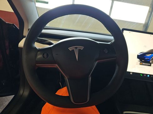 Used 2023 Tesla Model 3 Standard Range image 17