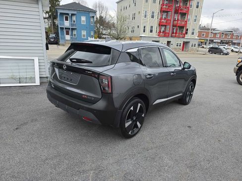 Used 2025 Nissan Kicks SR AWD/4WD image 6