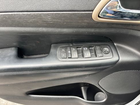 Used 2017 Jeep Grand Cherokee Laredo image 35