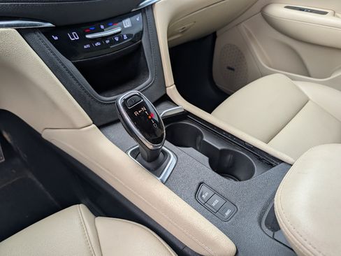 Used 2018 Cadillac XT5 AWD image 19