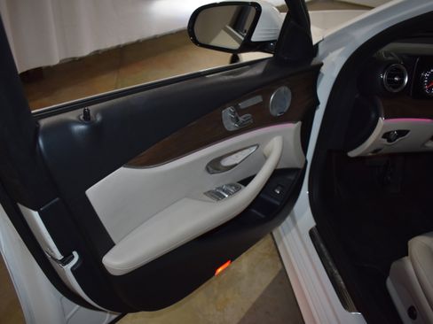 Used 2017 Mercedes-Benz E 400 4MATIC Wagon image 24