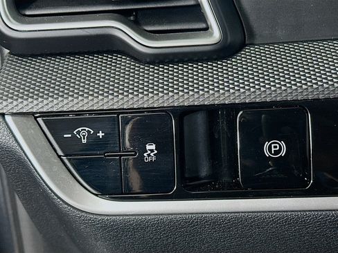 Used 2024 Kia Sportage LX image 17