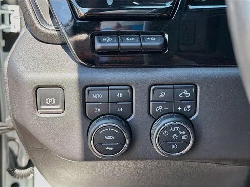 Used 2022 Chevrolet Silverado 1500 ZR2 w/ Technology Package AWD/4WD image 28