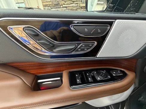Used 2024 Lincoln Navigator Reserve AWD/4WD image 31