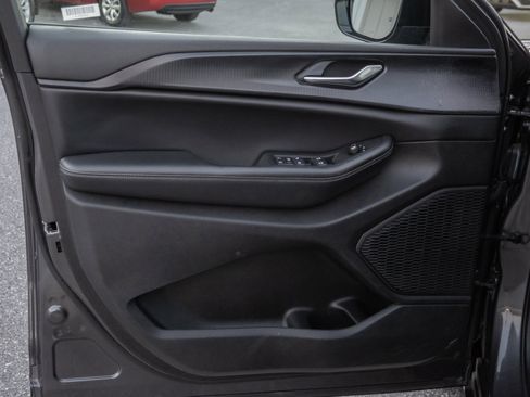 Used 2024 Jeep Grand Cherokee L Laredo image 11