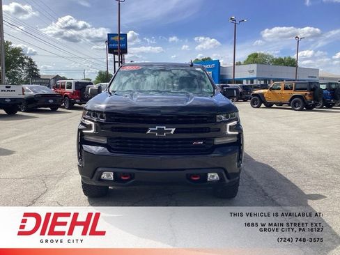 Used 2021 Chevrolet Silverado 1500 LT Trail Boss w/ Convenience Package II AWD/4WD image 2