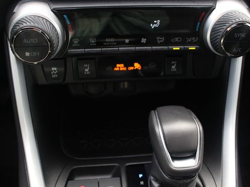 Used 2023 Toyota RAV4 SE image 32