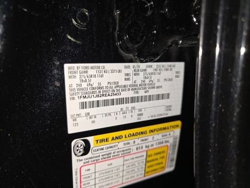 Certified 2024 Ford Expedition XLT image 28