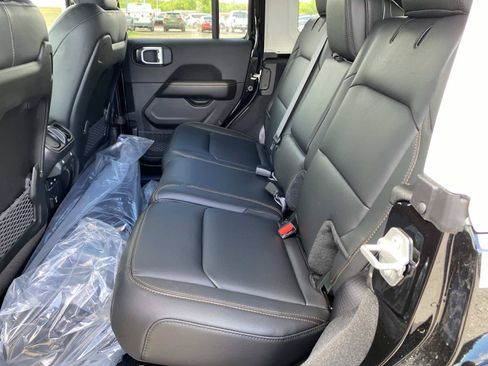 New 2026 Jeep Wrangler Unlimited Sahara AWD/4WD image 7
