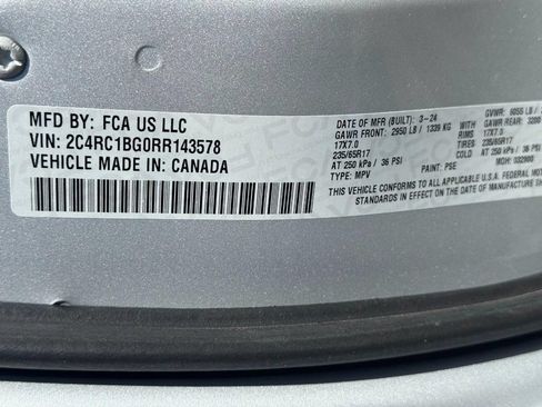 Used 2024 Chrysler Pacifica Touring-L FWD image 25