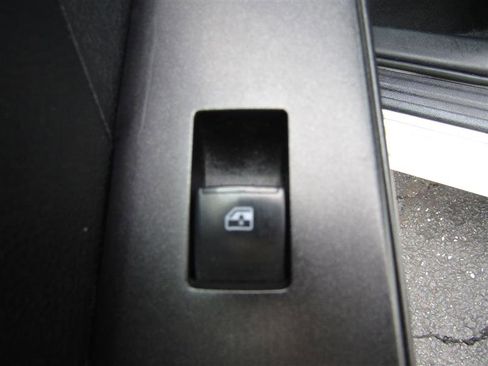 Used 2016 Toyota Camry SE image 23