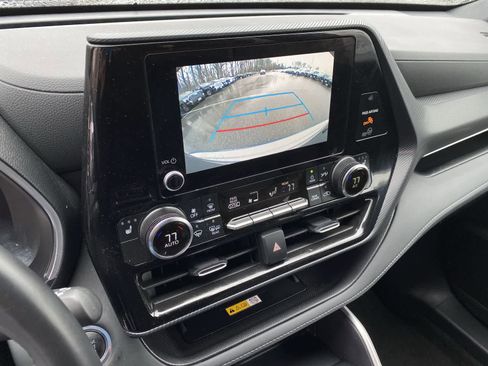 Certified 2025 Toyota Highlander XSE image 32