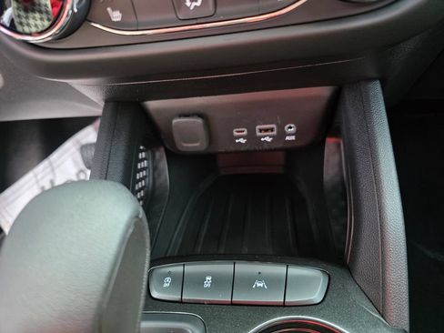 Used 2023 Chevrolet TrailBlazer LT FWD image 16