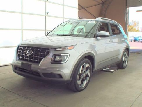 Used 2023 Hyundai Venue SEL image 4
