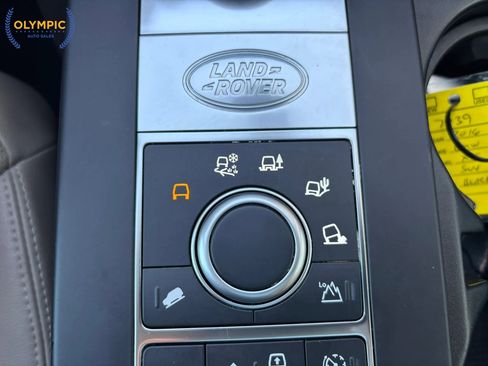 Used 2018 Land Rover Discovery SE image 32