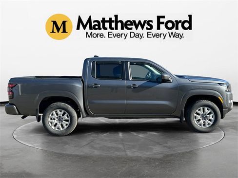 Used 2022 Nissan Frontier SV image 6