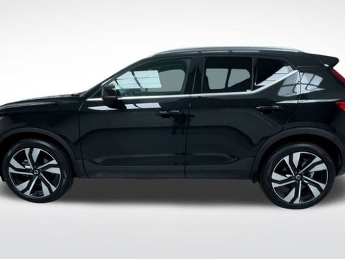 Used 2025 Volvo XC40 B5 Plus image 21