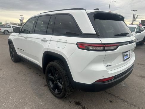 Used 2023 Jeep Grand Cherokee Altitude image 6