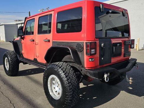 Used 2013 Jeep Wrangler Unlimited Sahara AWD/4WD image 7