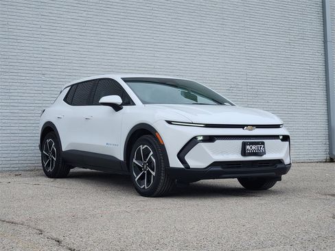 New 2026 Chevrolet Equinox EV LT image 2