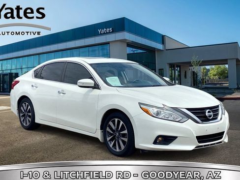 Used 2017 Nissan Altima 2.5 SV w/ Convenience Package FWD image 1