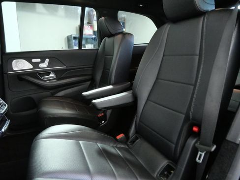 Used 2021 Mercedes-Benz GLS 450 4MATIC image 13