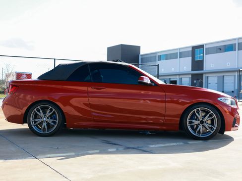 Used 2015 BMW M235i Convertible image 18