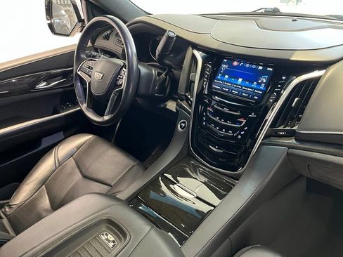 Used 2019 Cadillac Escalade Platinum AWD/4WD image 34