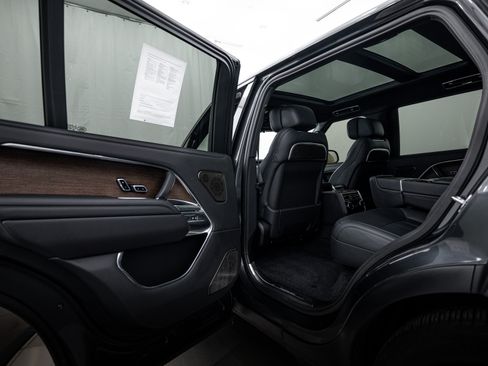 Used 2024 Land Rover Range Rover Long Wheelbase Autobiography image 19