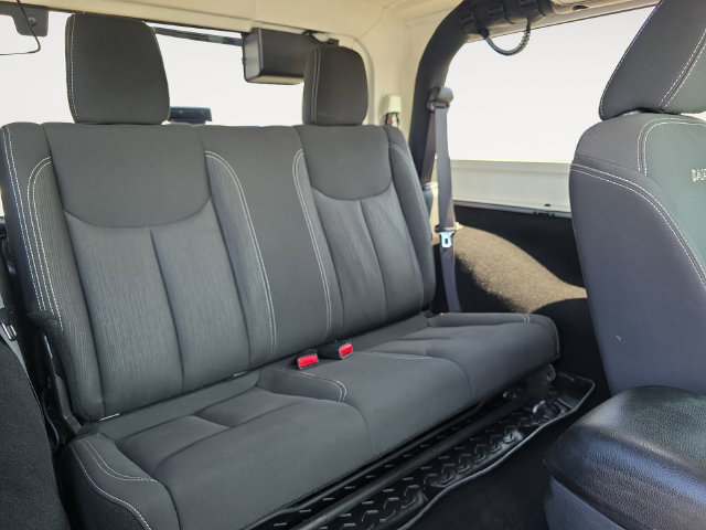 Used 2017 Jeep Wrangler Sahara w/ Connectivity Group AWD/4WD image 13