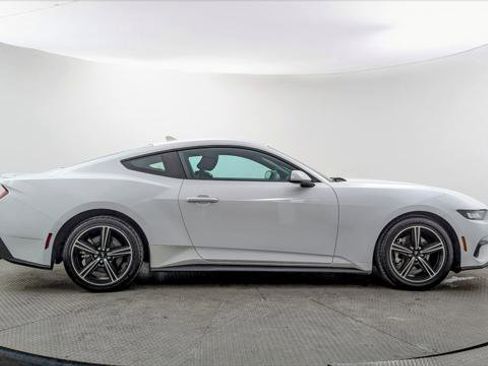 Used 2024 Ford Mustang Premium image 9