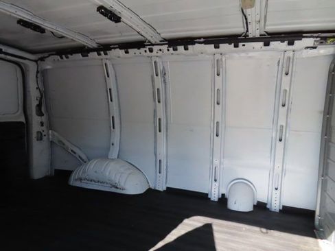 Used 2019 Chevrolet Express 2500 image 17