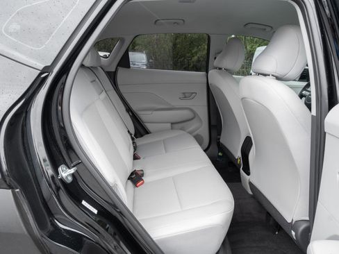 Used 2024 Hyundai Kona SE FWD image 37