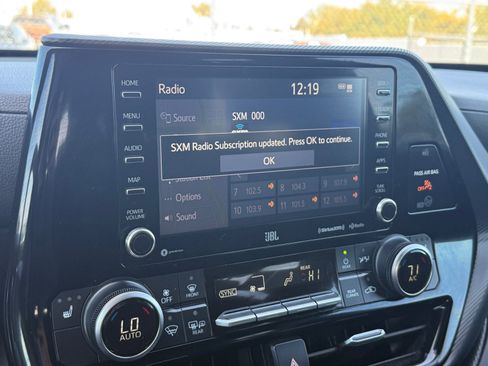 Used 2021 Toyota Highlander XSE image 25