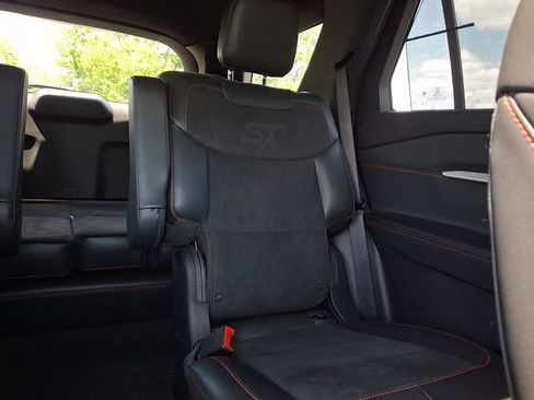 Used 2025 Ford Explorer ST AWD/4WD image 18