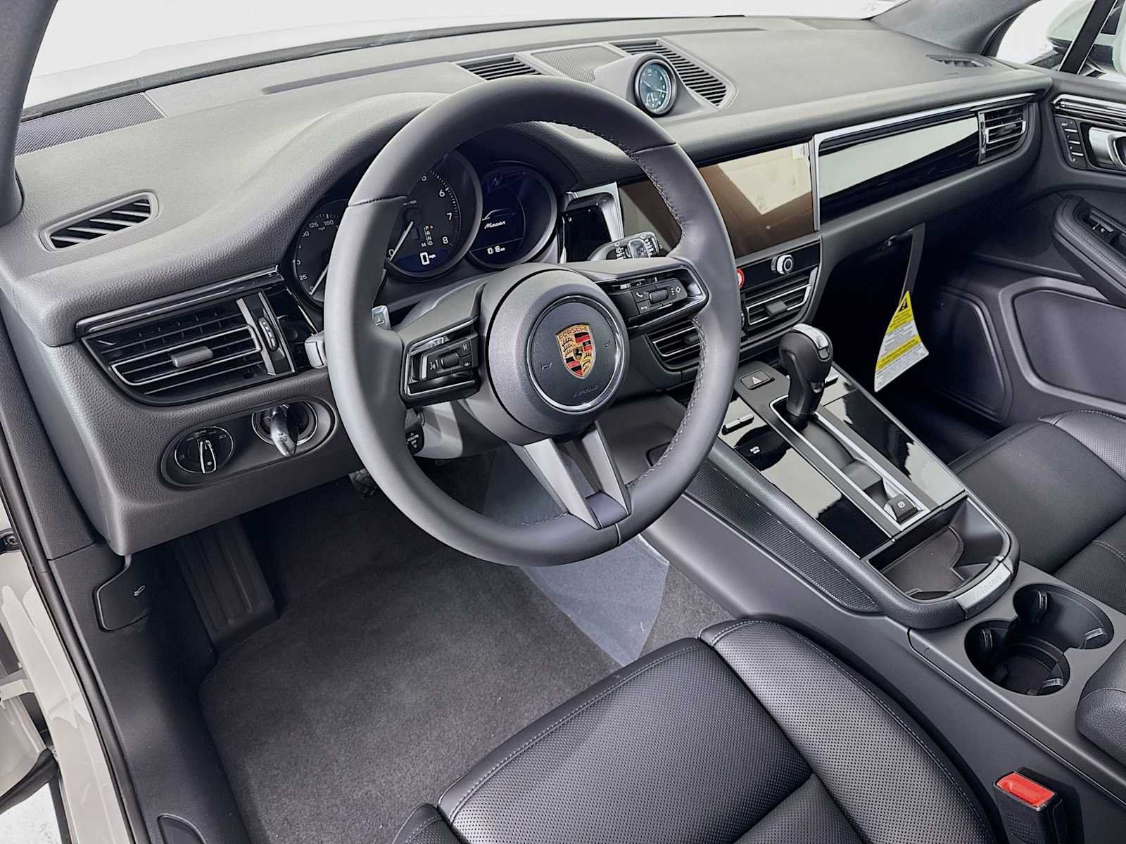 Used 2026 Porsche Macan AWD/4WD image 4