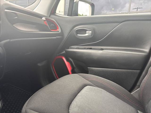 Used 2023 Jeep Renegade Trailhawk AWD/4WD image 19