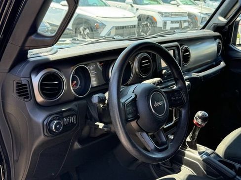 Used 2020 Jeep Wrangler Sport AWD/4WD image 12