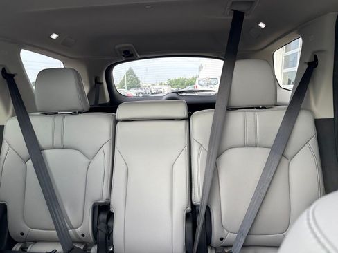 Used 2025 Honda Pilot Touring image 12