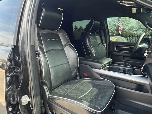 Used 2025 RAM 2500 Laramie AWD/4WD image 32