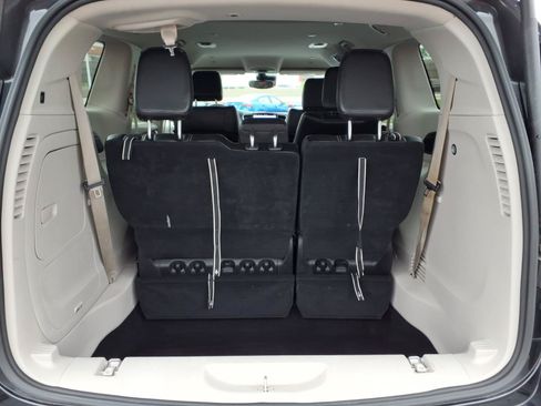 Used 2023 Chrysler Pacifica Touring-L FWD image 29